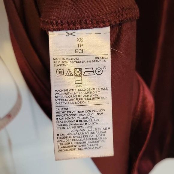 Old Navy Velvet Tee Shirt Maroon Burgundy Wine XS - Picture 6 of 8